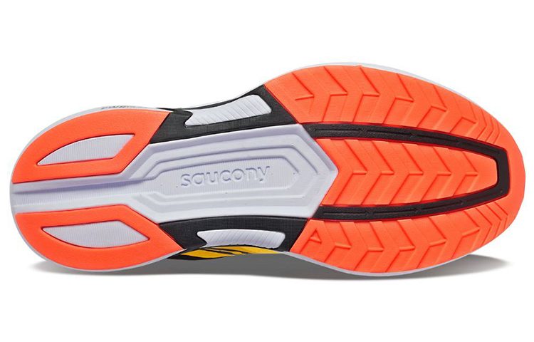 Shop Saucony Axon 經典 低幫 跑步鞋 男款 黃黑色