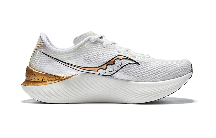 Lookbook Saucony Endorphin Pro 3 鳳 冲金时刻 竞速训练碳板 低帮 跑步鞋 男款 白金色