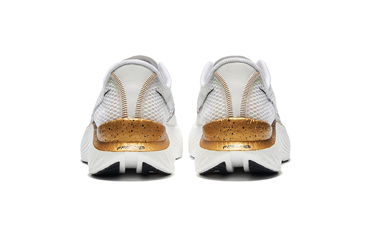 Purchase Saucony Endorphin Pro 3 鳳 冲金时刻 竞速训练碳板 低帮 跑步鞋 男款 白金色