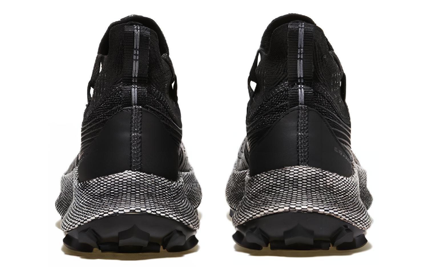 Shop Saucony Endorphin Trail Mid Negro Gravel S20646-05