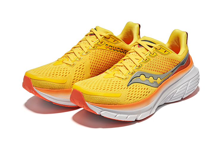 Shop Saucony 指導 17 '胡椒金絲雀' S20936-116