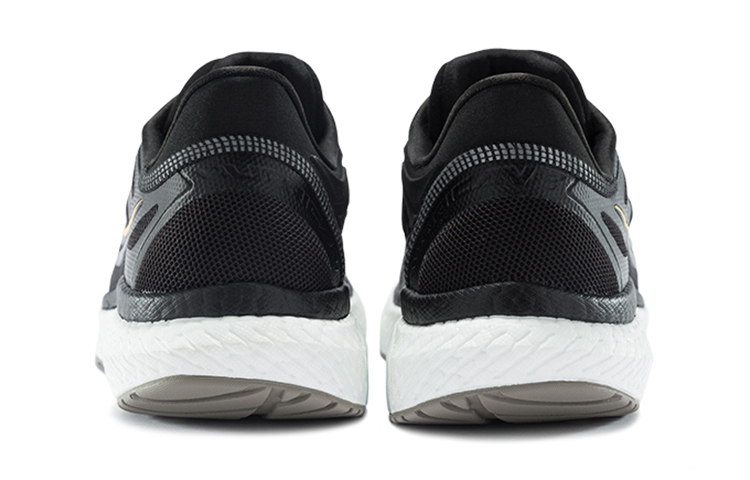 Shop 索康尼 Hurricane 23 '黑色 ViZi 金色' S20615-45