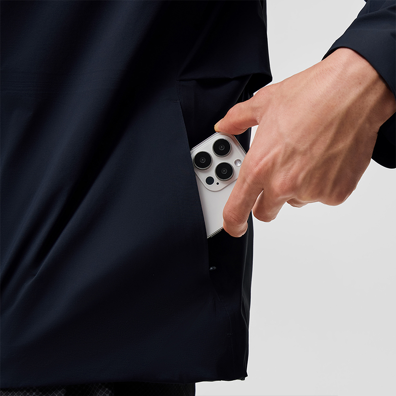 Cheap Saucony 标志印花跑步防风夹克 黑色海军蓝 SC2249008A-BL106