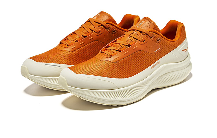 Lookbook サッカニー スレイ CMT シトラスベージュ S28219-3