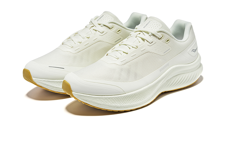 Lookbook サッカニー スレイ CMT ロー "バーサタイルベージュ" S28219-1