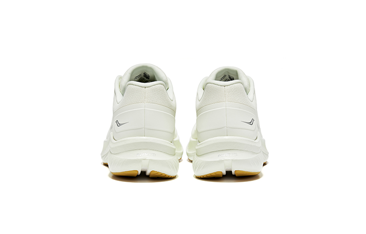 Shop サッカニー スレイ CMT ロー "バーサタイルベージュ" S28219-1