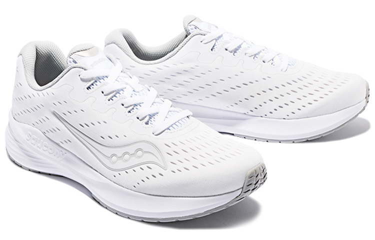 Lookbook Saucony Striker ''Blanc'' S28154-1