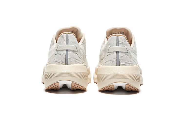 Shop Saucony Triumph 20 'Beige' Pria/Wanita Sepatu Lari Beige Terbaru S20759-80