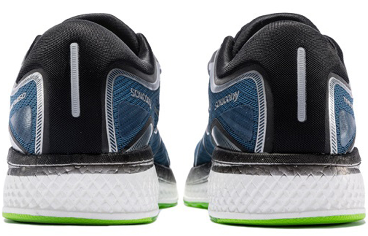 Lookbook Saucony Triumph Iso5 'Black Blue' S20462-2