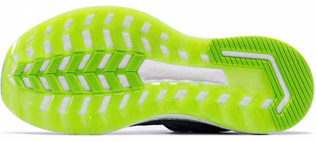 Shop Saucony Triumph Iso5 跑步鞋 黑藍