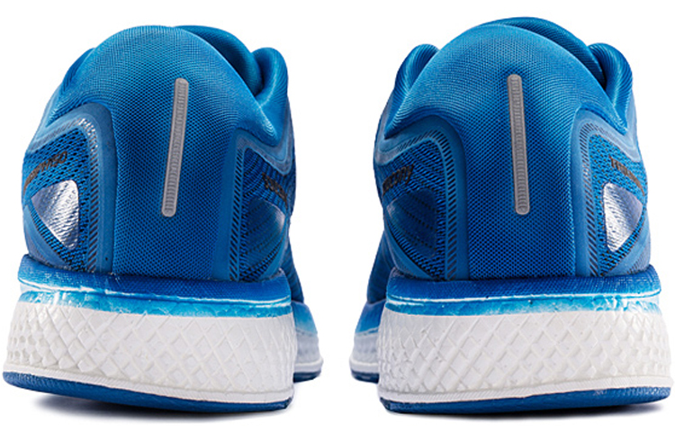 Shop Saucony Triumph Iso5 低筒 跑步鞋 男款 藍色