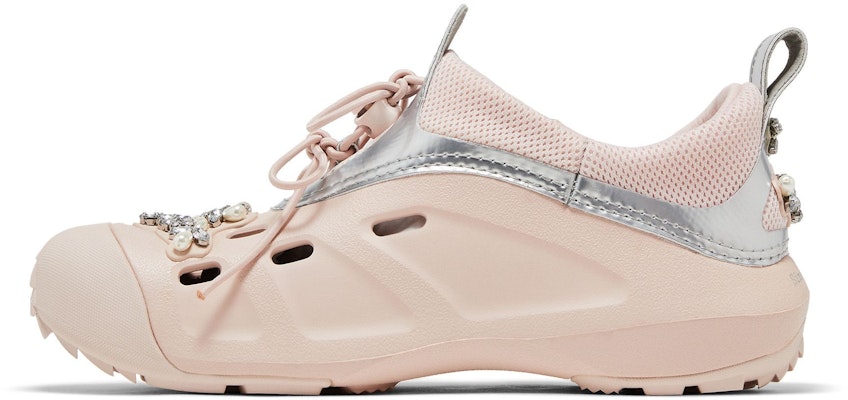 시몬 로샤 x 크록스 쿼츠 로우 트레일 (50 characters) 209635-6WS Lookbook 시몬 로샤 x 크록스 쿼츠 로우 트레일 (50 characters) 209635-6WS