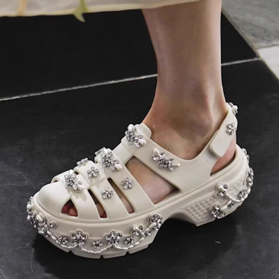 Simone Rocha x Crocs Stomp Fisherman Sandal 'Stucco' - Sandal Pancing Stucco 211428-160 Details for Simone Rocha x Crocs Stomp Fisherman Sandal 'Stucco' - Sandal Pancing Stucco 211428-160