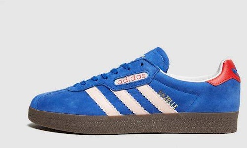 size? x adidas Gazelle Super 'De Londres a Mánchester' CQ1883 Lookbook size? x adidas Gazelle Super 'De Londres a Mánchester' CQ1883