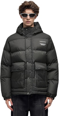 Skechers碳黑連帽羽絨外套 - 舒適時尚必備款 P424M057-0018 Shop Skechers碳黑連帽羽絨外套 - 舒適時尚必備款 P424M057-0018