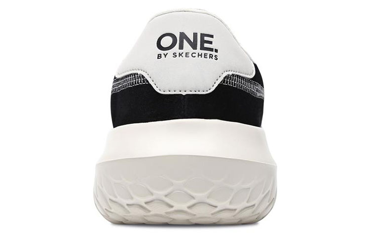 Shop Skechers Downtown Ultra 運動休閒鞋 黑自然色