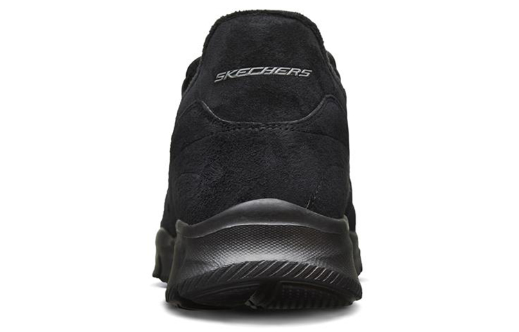Shop Skechers Equalizer 黑色休闲鞋低帮鞋 666041-BBK