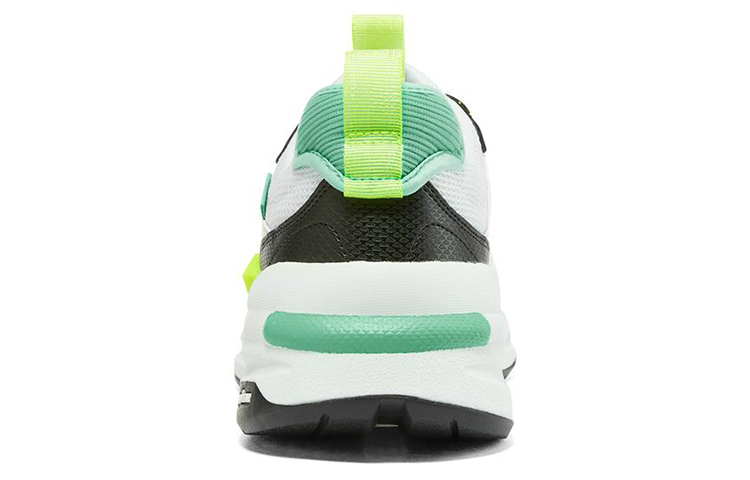 Shop Skechers 全球慢跑者 低筒跑步鞋 白綠