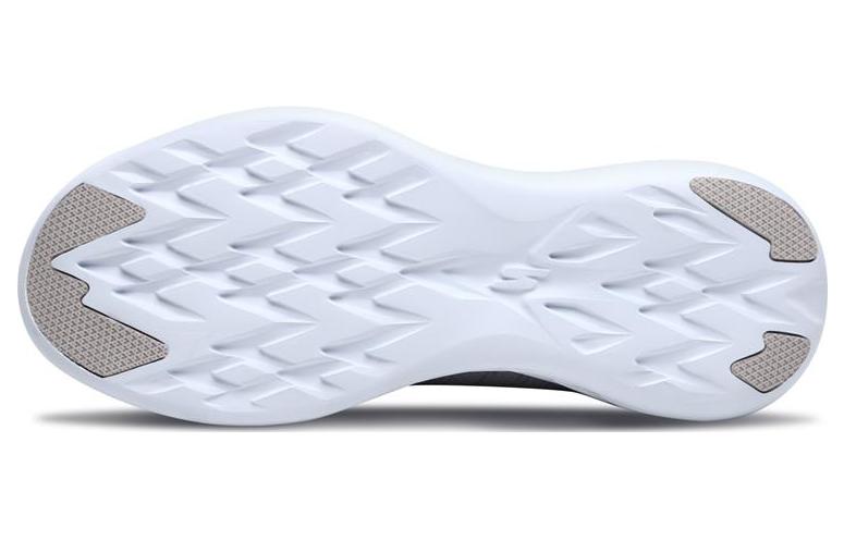 Shop スケッチャーズ GO RUN 600 ライトグレー 55066-LTGY