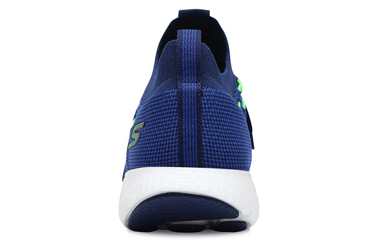 Shop Skechers GO RUN 7 低筒 跑步鞋 男版 海軍藍