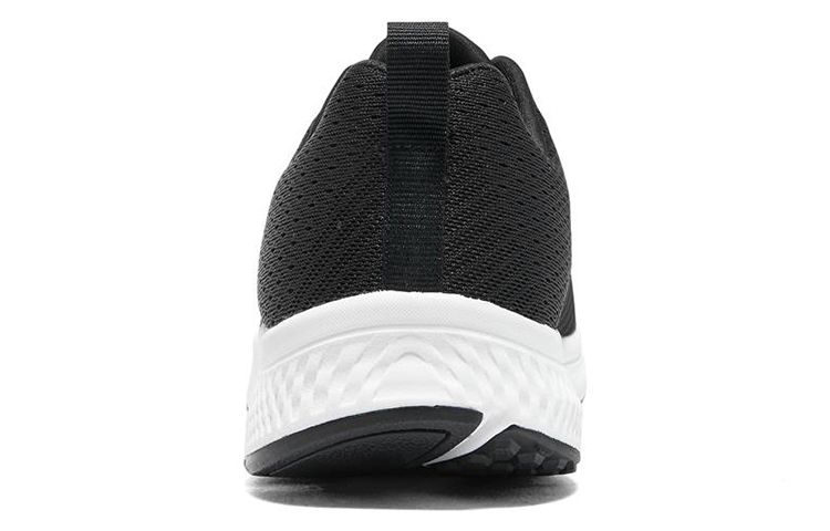 Shop Skechers Go Run 持久抗震 低筒 跑步鞋 男款 黑白