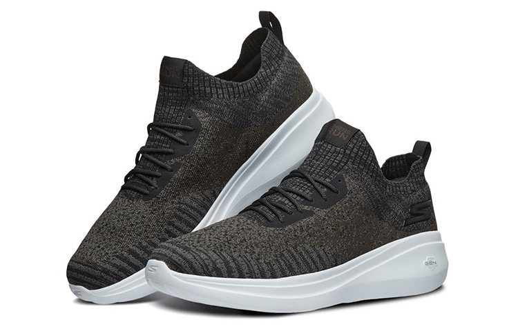 Lookbook Skechers Go Run Fast 低筒跑步鞋 黑白