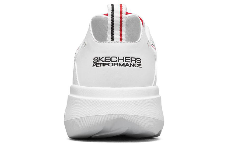 Shop Skechers Go Run Fast 低筒跑步鞋 白