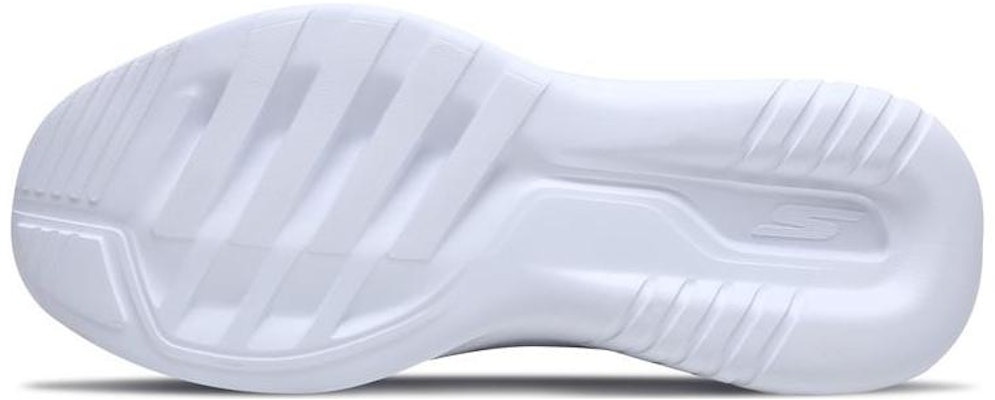 Skechers GO RUN 減震防滑 低筒 跑步鞋 黑白色 Shop Skechers GO RUN 減震防滑 低筒 跑步鞋 黑白色