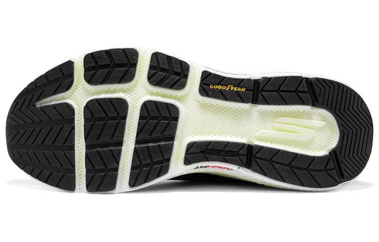 Shop Skechers Go Run Max Road 6 減震耐磨 低幫 跑步鞋 男款 黑