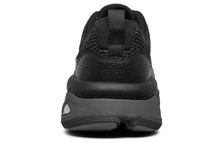 Shop Skechers Go Walk Evolution Ultra 減震防滑 低筒運動鞋 黑