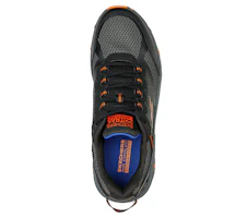 Shop Skechers GoRun Trail Altitude 越野跑步鞋 黑橘