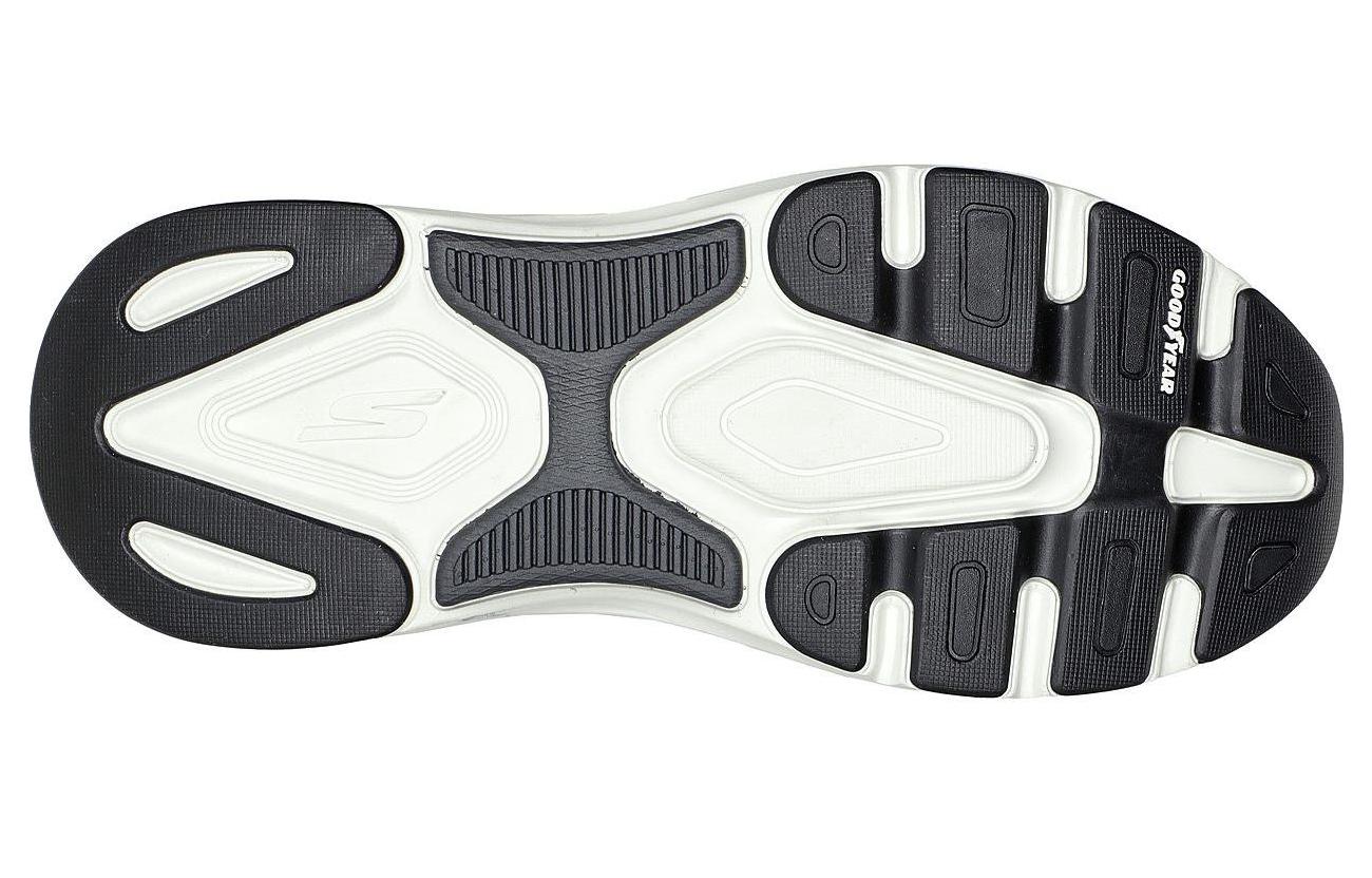 Shop Skechers Max Cushioning Arch Fit 減震防滑耐磨 低筒 跑步鞋 黑