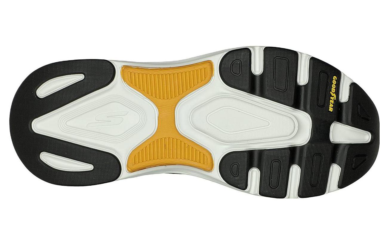 Shop Skechers Max Cushioning Arch Fit 減震防滑耐磨 低筒 跑步鞋 酒紅