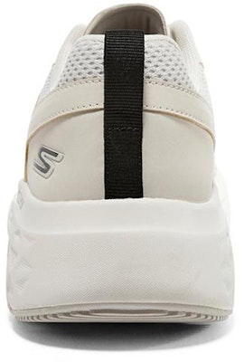 Skechers Max Cushioning Delta 斯凱奇 舒適緩震增高 跑步鞋 男款 白 Shop Skechers Max Cushioning Delta 斯凱奇 舒適緩震增高 跑步鞋 男款 白