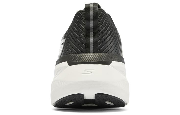 Shop Skechers Max Cushioning Premier 低筒訓練鞋 黑白