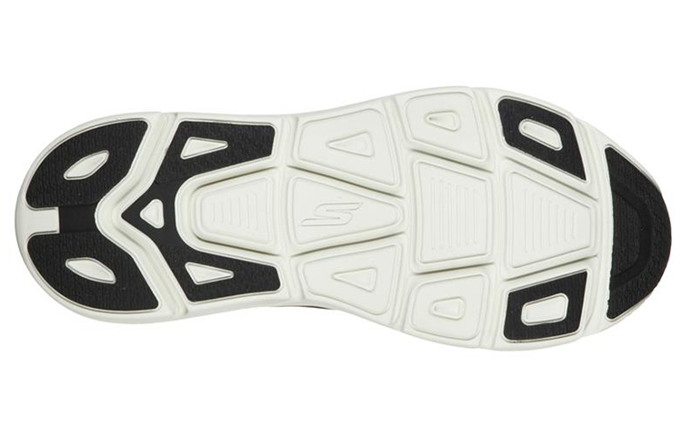 Shop Skechers Max Cushioning Premier 低筒訓練鞋 黑白色
