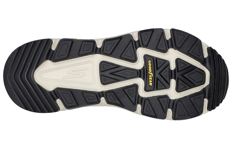 Shop Skechers Max Cushioning Premier Trail 防滑耐磨運動鞋 棕色