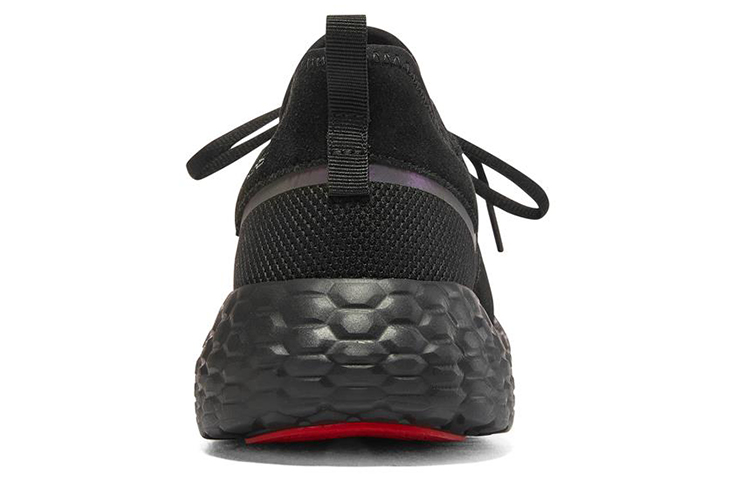 Shop Skechers Monster Emperor 低筒跑鞋 黑色