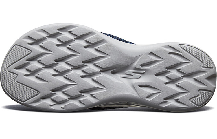 Shop Skechers On-The-Go 600 軟底耐磨人字運動拖鞋 藍色