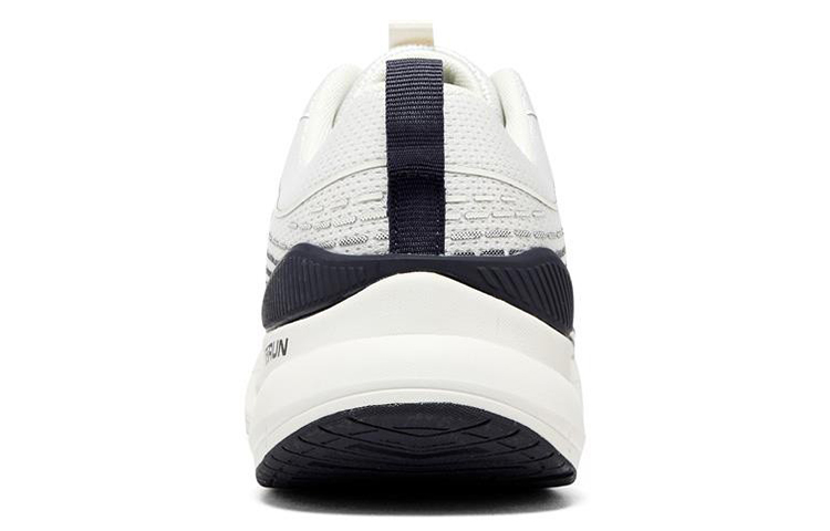 Shop Skechers 舒適 抗磨透氣 低筒 跑步鞋 男款 白黑