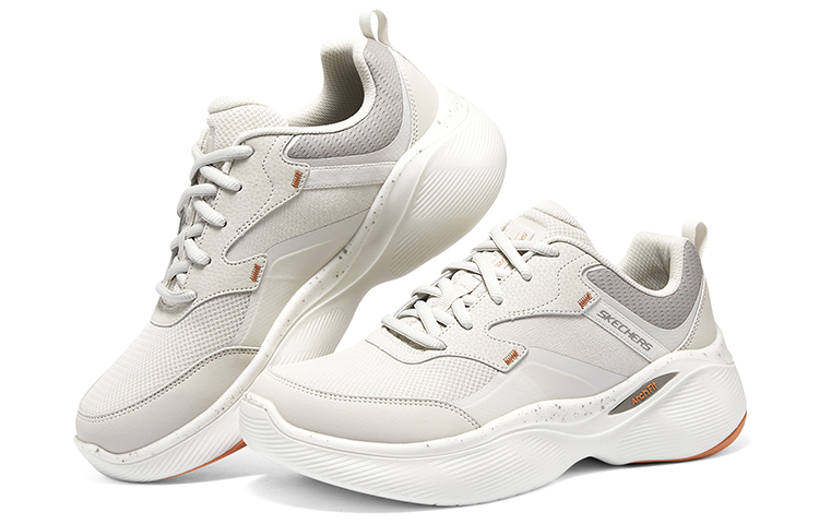 Shop Skechers 舒適 防滑耐磨 低筒 跑步鞋 男款 灰褐色