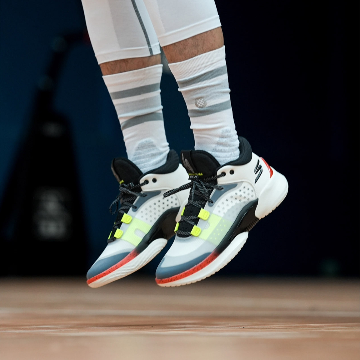 Cheap Skechers SKX Resagrip Putih Hitam Oren 253005-WBO