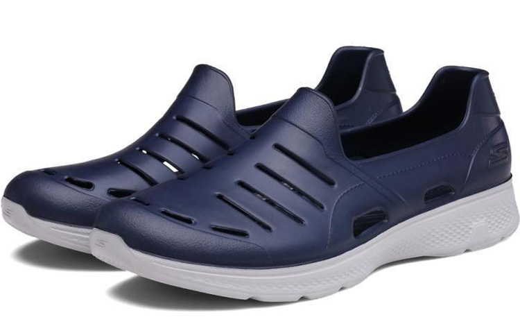 Shop Skechers 洞洞一腳蹬透氣涼鞋 灰藍