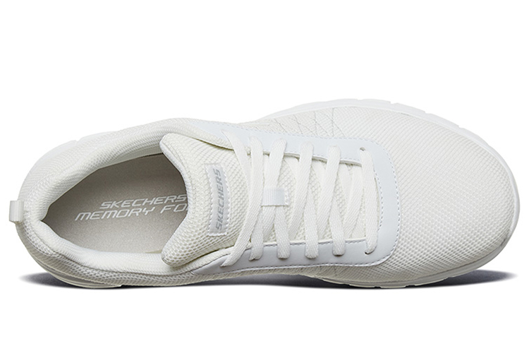 Shop スケッチャーズ 通気性抜群 ランニングシューズ (ホワイト) 8790052-WHT