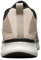 Shop Skechers Synergy 3.0 低筒跑步鞋 灰褐色