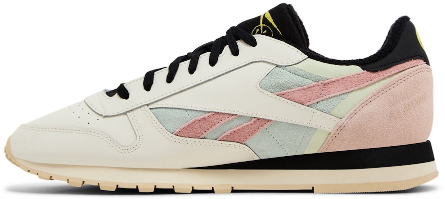 Smiley x Reebok Classic Leather 'Ulang Tahun ke-50'. GX2246 Lookbook Smiley x Reebok Classic Leather 'Ulang Tahun ke-50'. GX2246