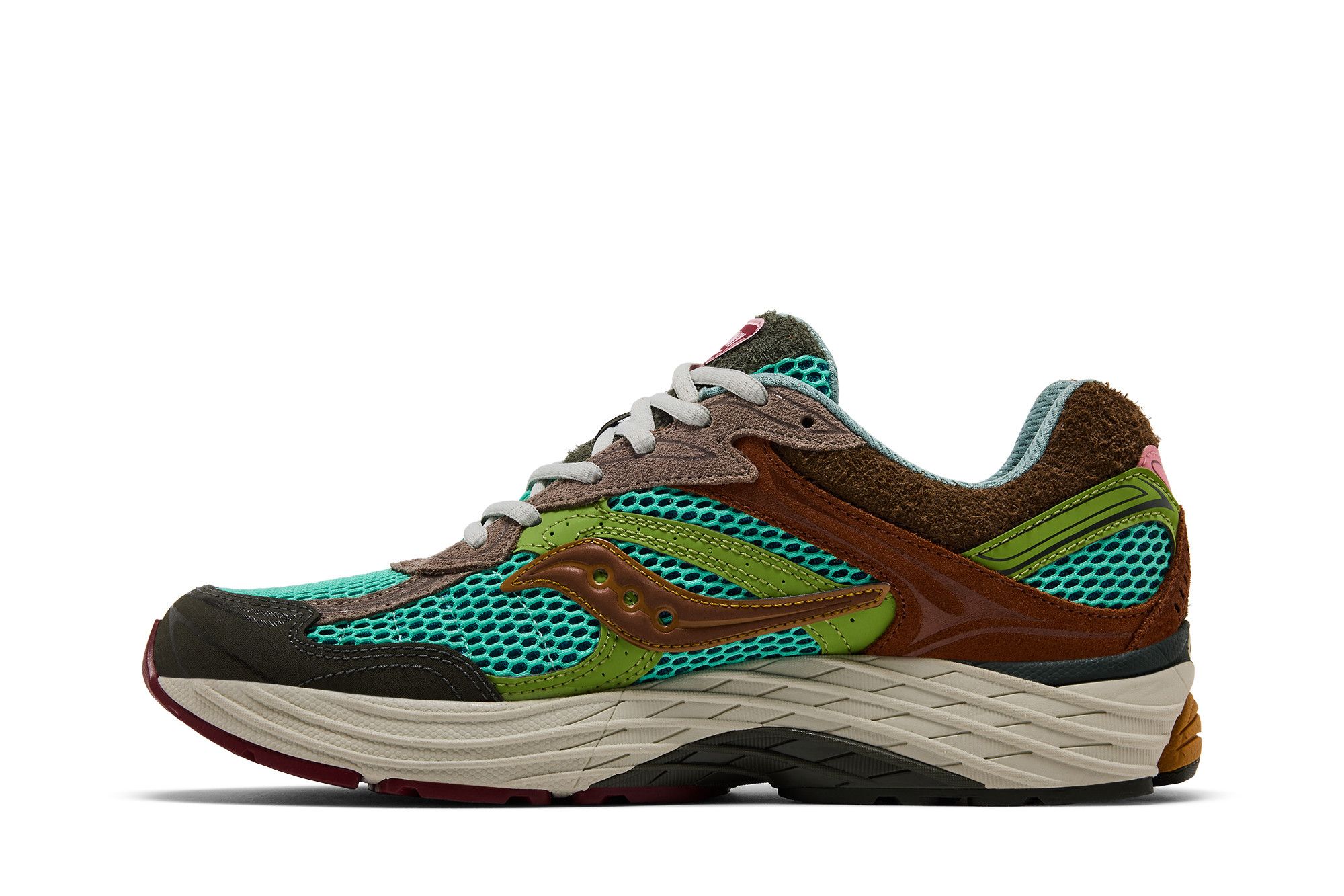 Lookbook Sneaker Politics x Saucony Progrid Omni 9 'Sportsman's Paradise' S71032-1