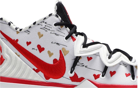 SneakerRoom x Nike Kyrie 5 'I Love You Mom' Sepatu Basket CU0677-100 Order SneakerRoom x Nike Kyrie 5 'I Love You Mom' Sepatu Basket CU0677-100