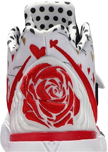 SneakerRoom x Nike Kyrie 5 'I Love You Mom' Sepatu Basket CU0677-100 Sizing SneakerRoom x Nike Kyrie 5 'I Love You Mom' Sepatu Basket CU0677-100