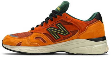 Sneakersnstuff x New Balance 920 Buatan England 'SNS Sports World' M920SNS Lookbook Sneakersnstuff x New Balance 920 Buatan England 'SNS Sports World' M920SNS